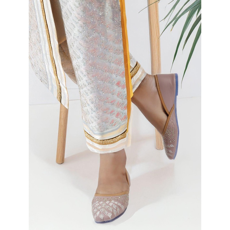 Anouk Women Embellished Round Toe Mojaris