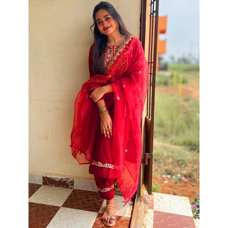 VredeVogel Floral Yoke Design Zari Straight Kurta With Trouser And Dupatta