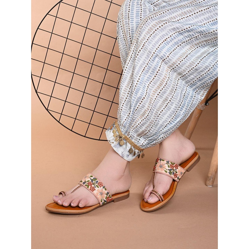 XE Looks Printed Ethnic One Toe Flats