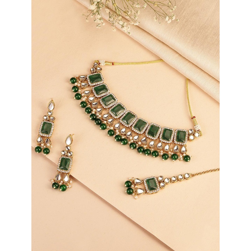 Peora Green & Gold-Plated Choker Necklace With Earings & Maang Tikka