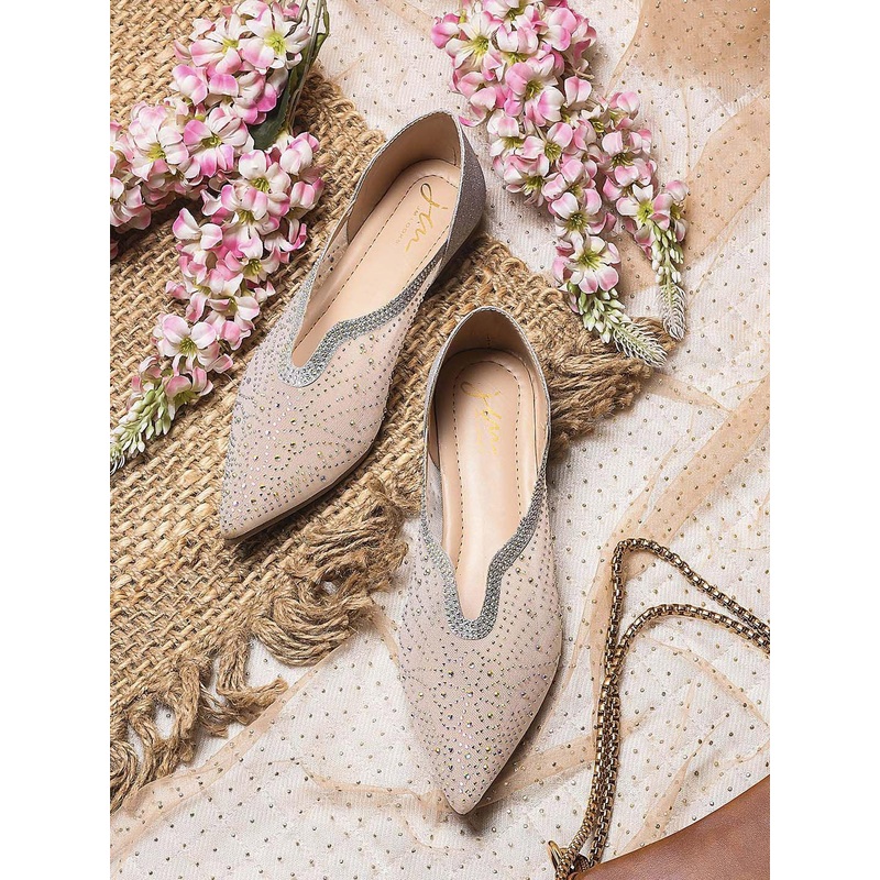 Froh Feet Women Ethnic Embellished Mojaris