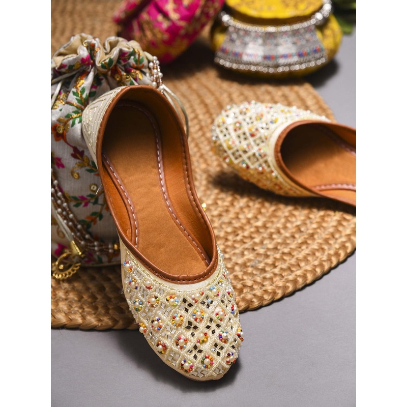 SGU Women Embellished Round Toe Mojaris