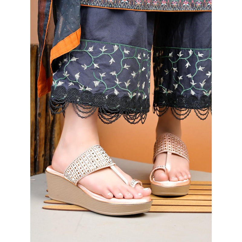 Shoetopia Women Embellished Wedge Heel One Toe Sandals