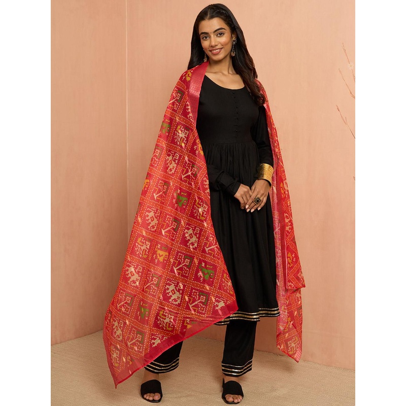 VASTRAMAY Round Neck Anarkali Kurta With Pyjamas And Dupatta