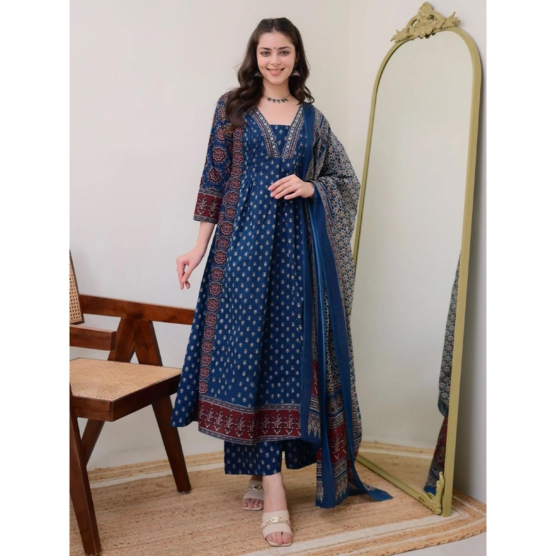 Aaghnya Women Blue Viscose Rayon Kurta Sets
