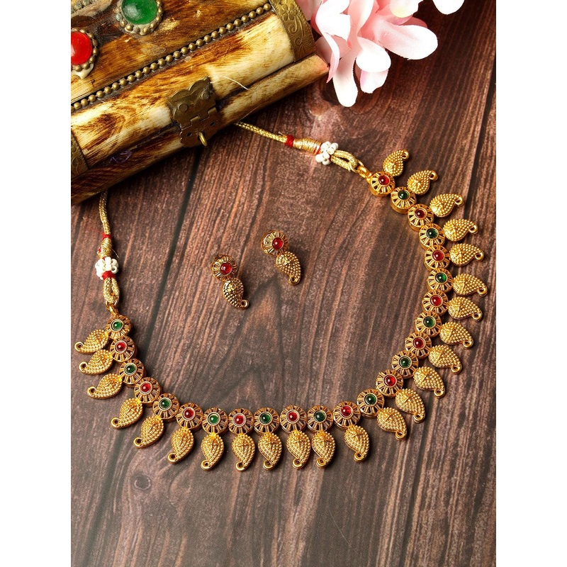 KARATCART Gold-Plated Kundan-Studded Paisley Jewellery Set