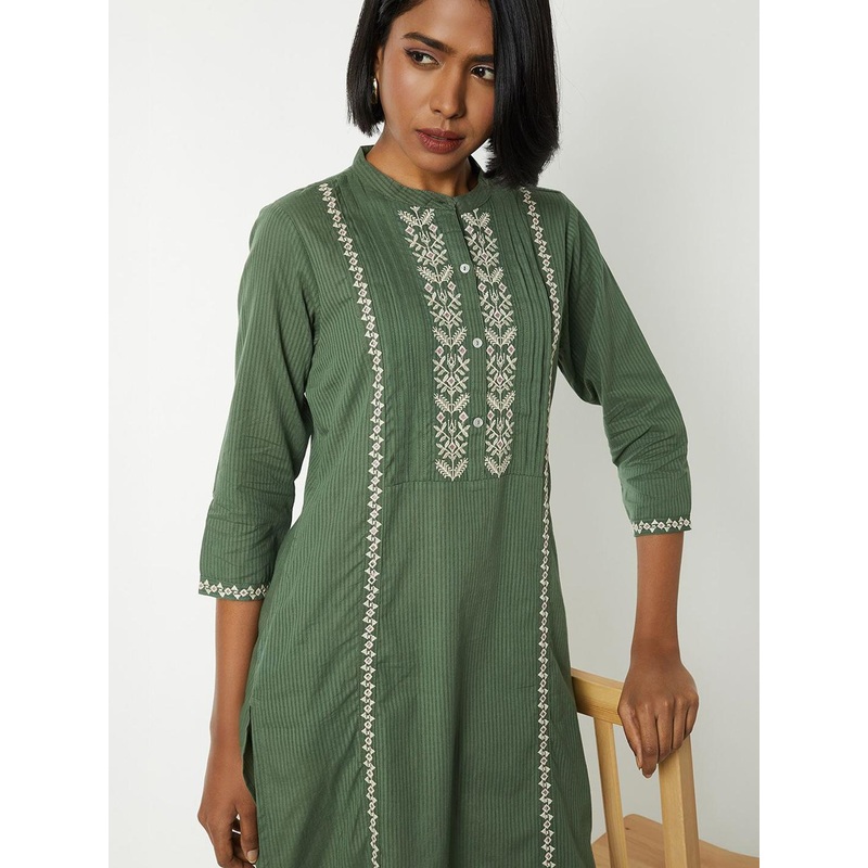 max Women Ethnic Motifs Embroidered Mandarin Collar Cotton A-Line Kurtas