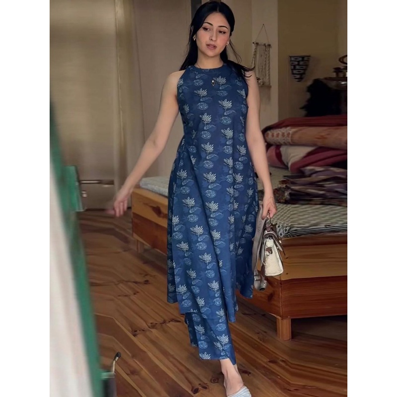 Aaghnya Blue Viscose Rayon Kurta Sets