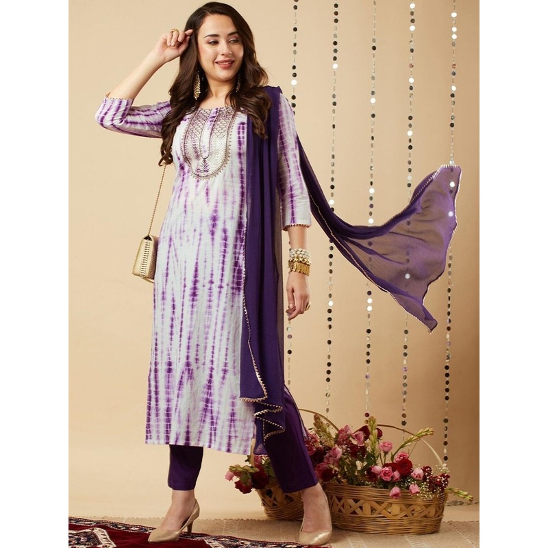 Aaghnya Women Purple Kurta Sets