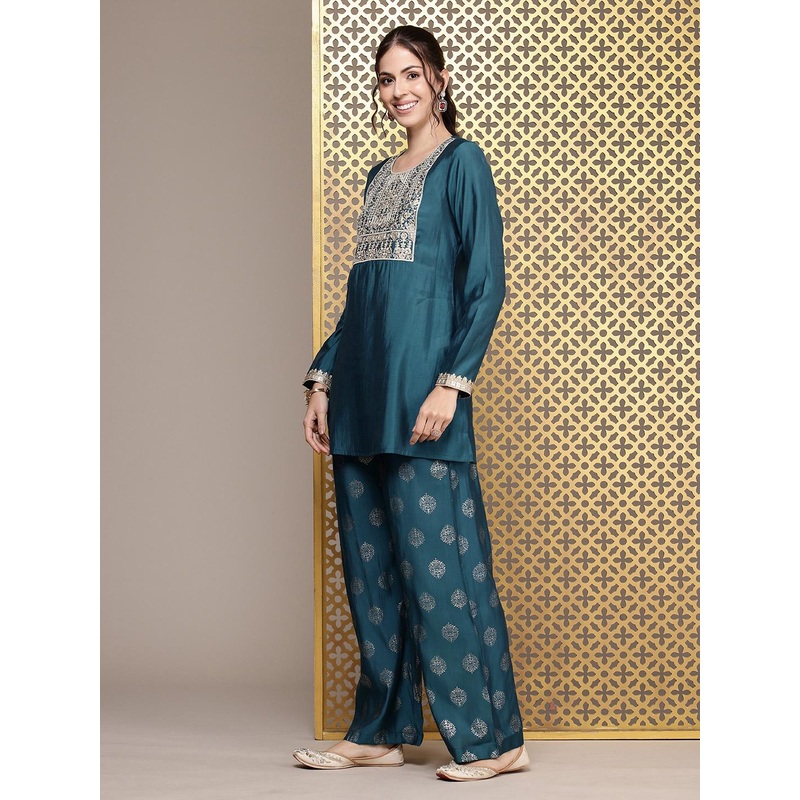 House of Pataudi Ethnic Motifs Embroidered Sequinned Jashn Kurti With Palazzos & Dupatta