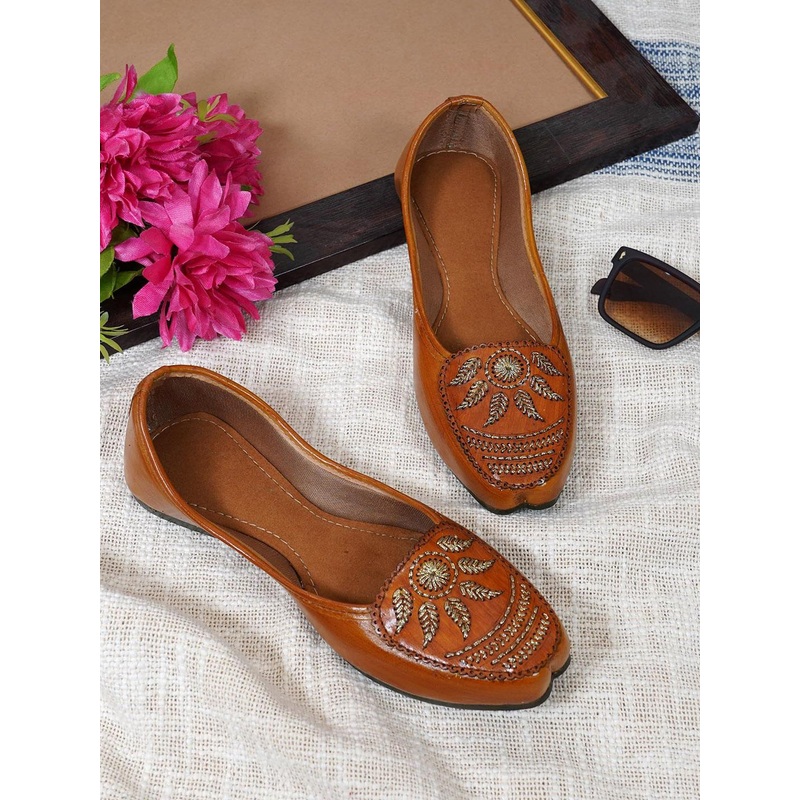 DFR Women Embroidered Rajasthani Mojaris with Slip-on Closure