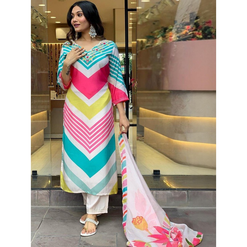 Aaghnya Women’s Pink Rayon Printed Straight Kurta Set With Dupatta