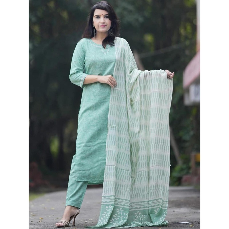 Aaghnya Women Viscose Rayon Solid Kurta Sets With Dupatta