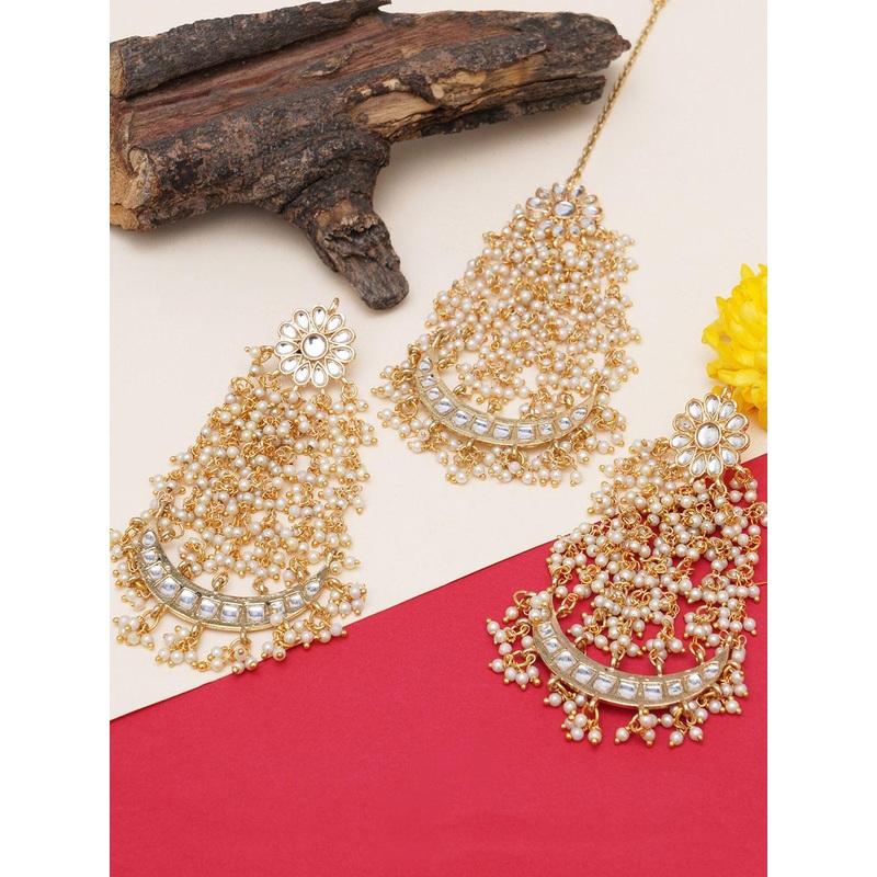 Karatcart Gold Plated Kundan and Pearl Studded Earrings and Maangtikka Set