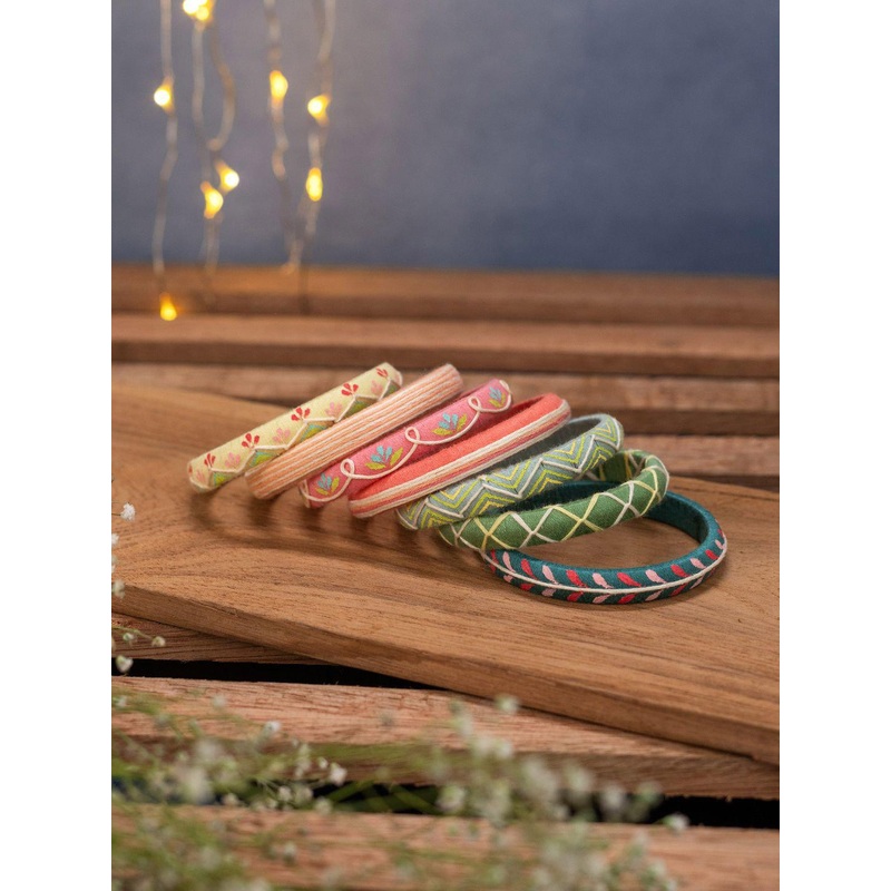Taasha Craft Set Of 7 Thread Work Bangles