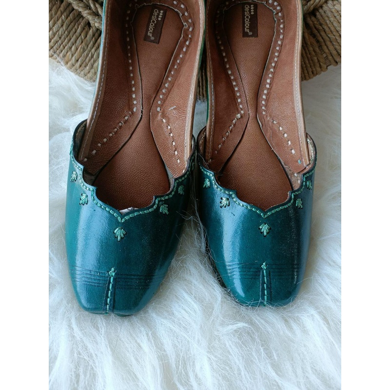 DESI COLOUR Women Green Ethnic Mojaris Flats
