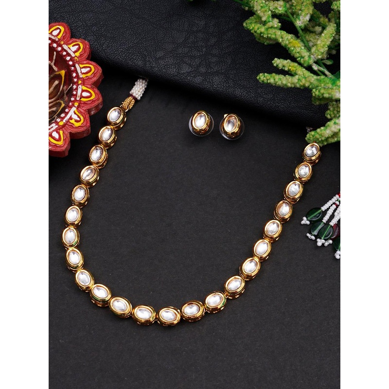 KARATCART Woman Gold-Plated White Kundan Studded Jewellery Set