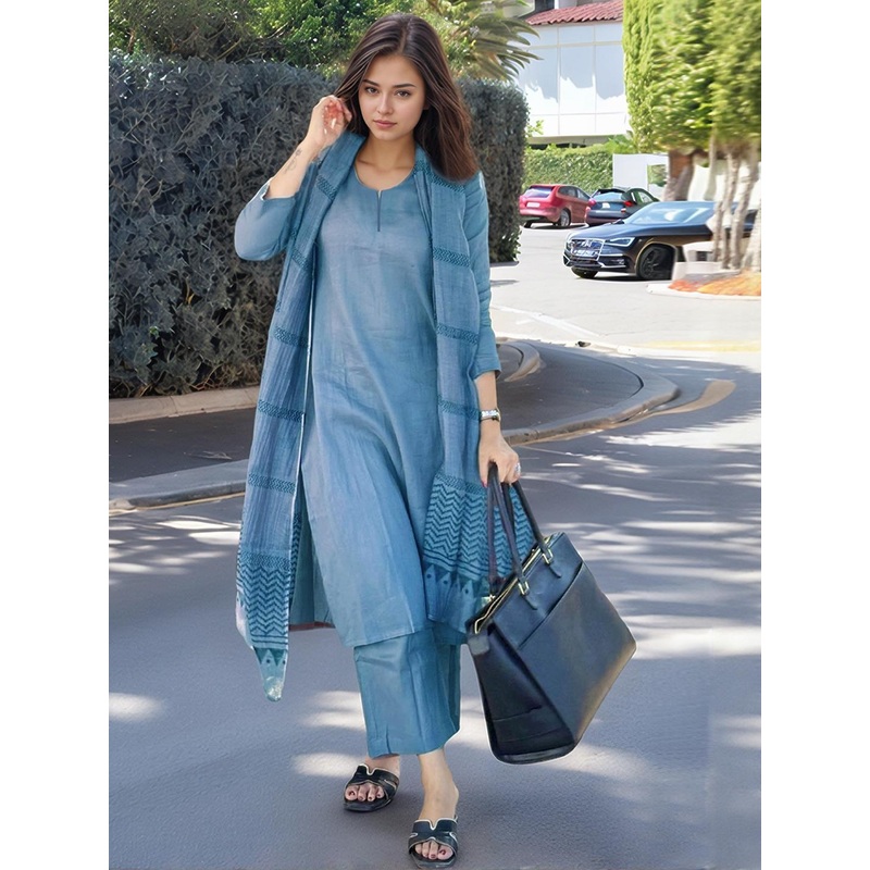 Aaghnya Women Viscose Rayon Solid Kurta Sets