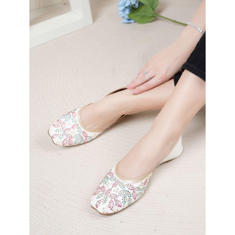 Anouk Women Embellished Mojaris Flats