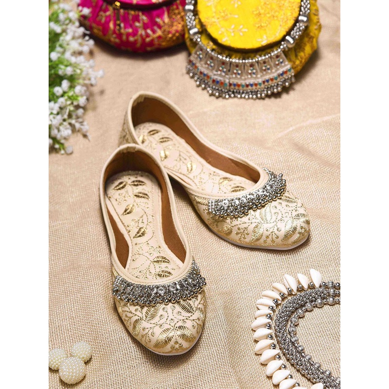 VANIYA SHOES Women Embellished Fashion Flats
