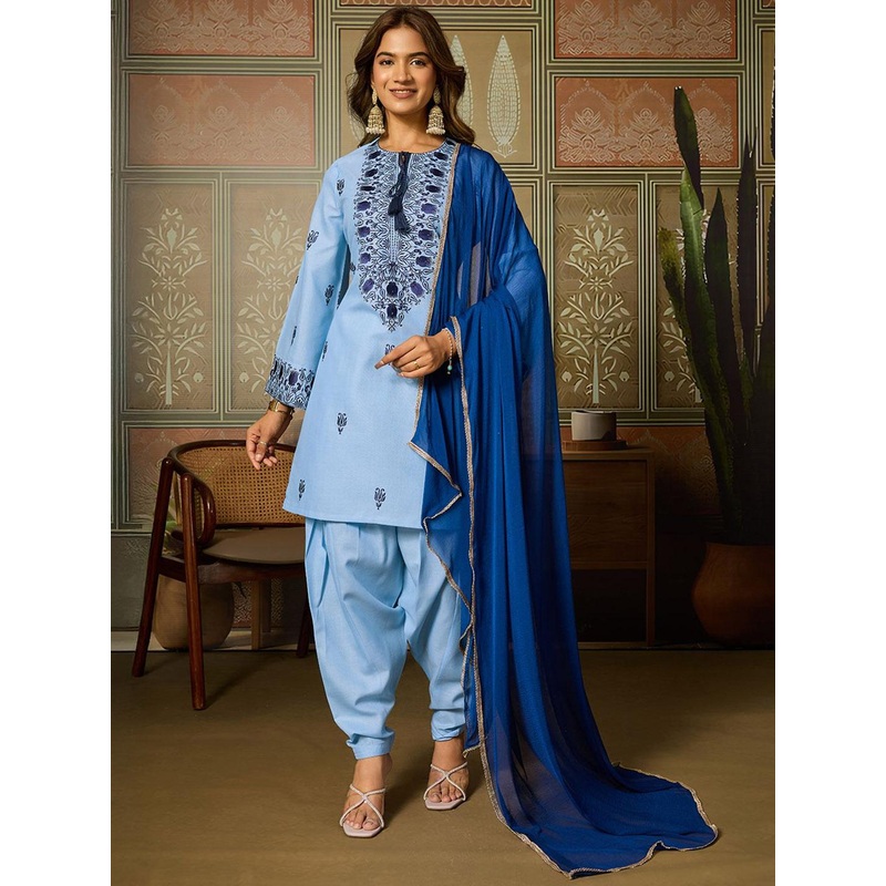 House of Pataudi Floral Embroidered Straight Kurti With Patiala & Dupatta