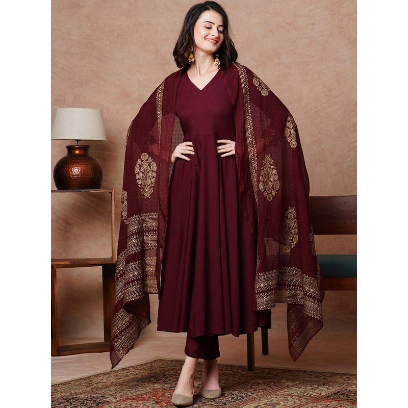 GoSriKi Women Regular Kurta with Trousers & With Dupatta