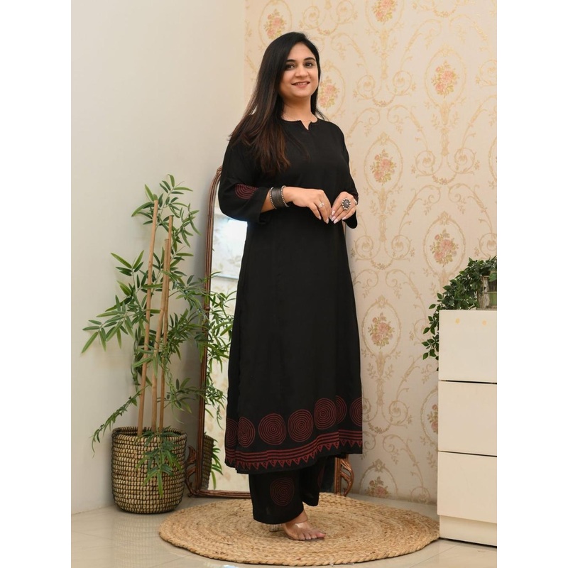 GoSriKi Women Printed Regular Kurta with Palazzos