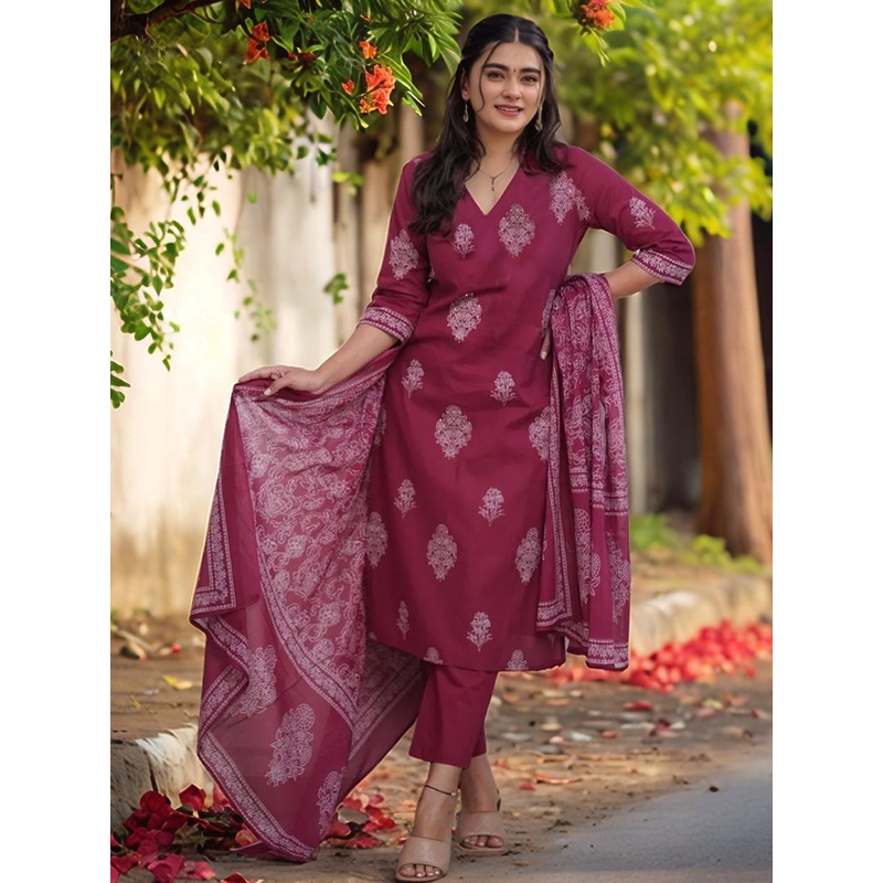 Aaghnya Women Magenta Viscose Rayon Kurta Sets