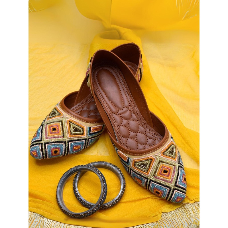 YASSIO Women Ethnic Embellished Mojaris Flats