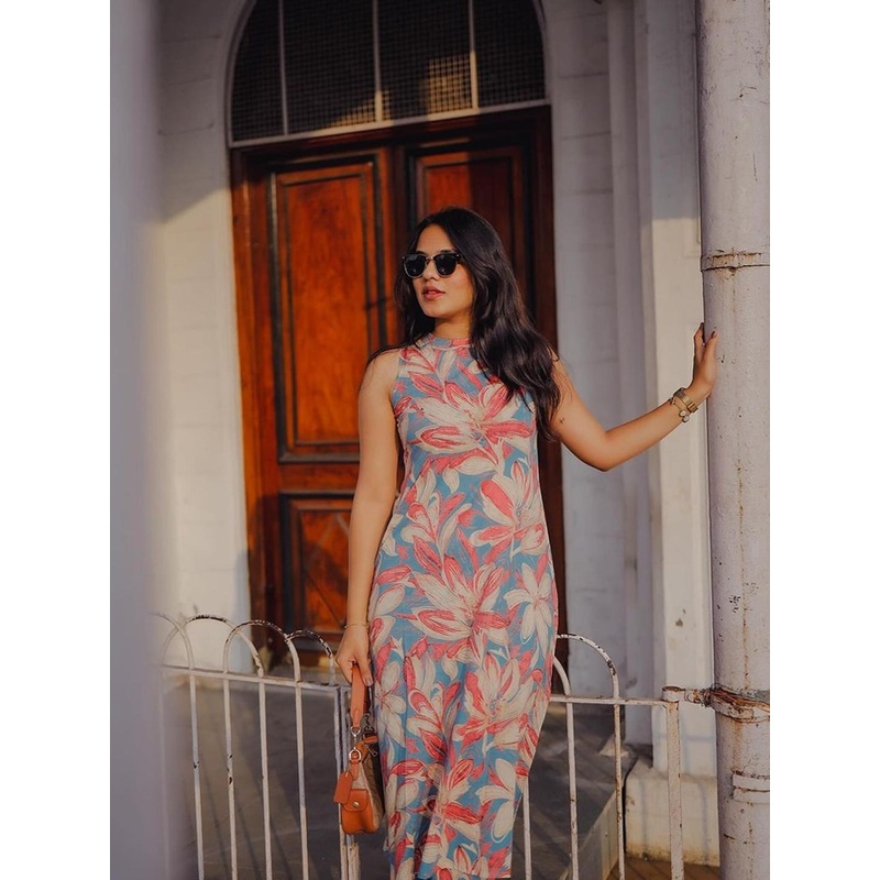 GoSriKi Floral Printed Round Neck Straight Kurta With Trousers