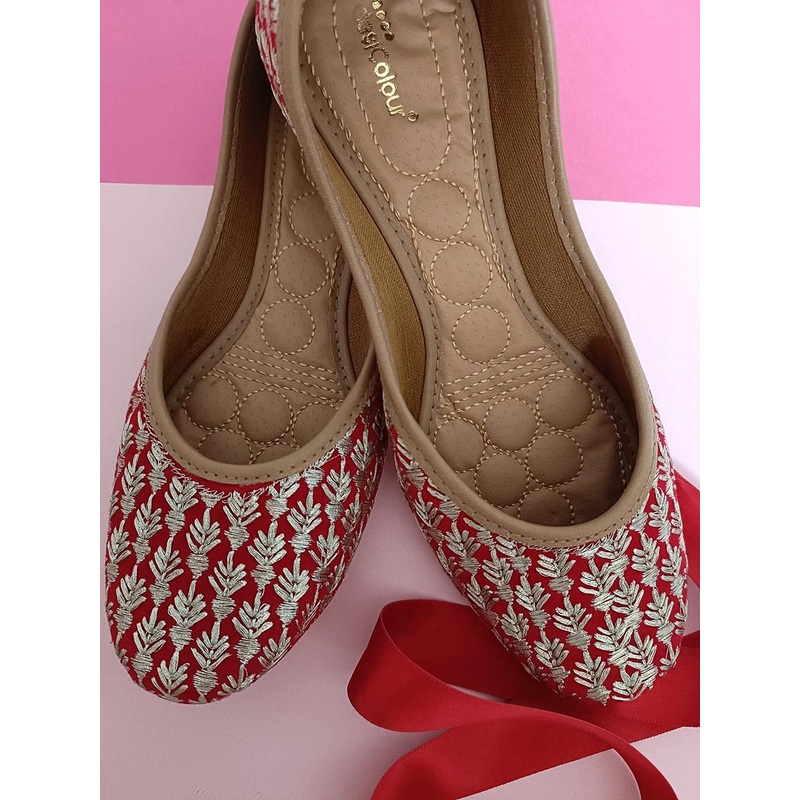 DESI COLOUR Women Red Embellished Mojaris