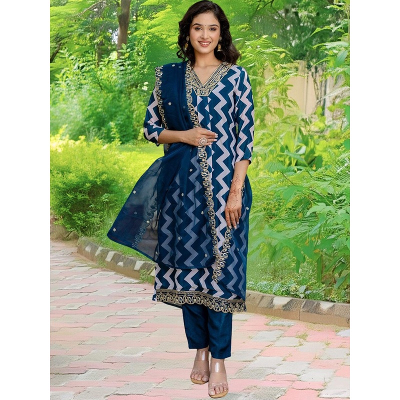 Navlik Ethnic Motifs Embroidered V-Neck Thread Work Kurta With Trousers & Dupatta