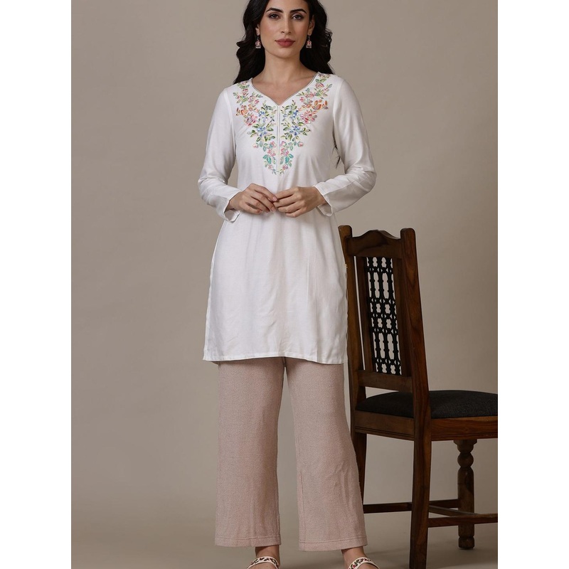 AURELIA Floral Embroidered Straight Kurta