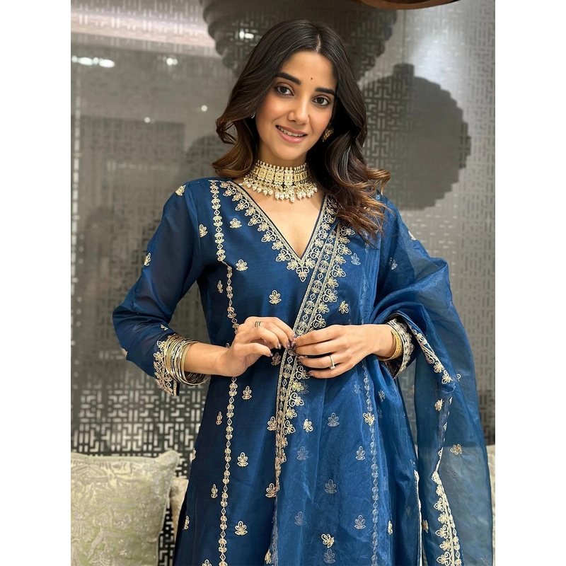 DIVASTRI Women Floral Embroidered Sequinned Kurta with Palazzos & Dupatta