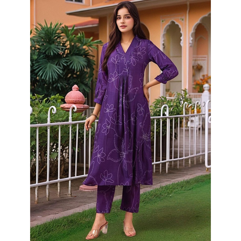 Aaghnya Women Printed Regular Kurta with Trousers