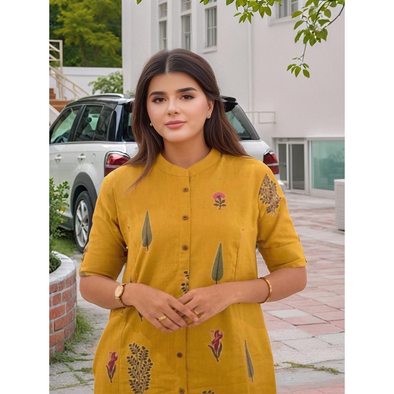 Aaghnya Women Floral Embroidered Regular Kurta with Trousers