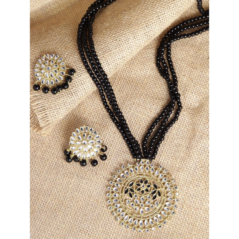 KARATCART Black 22K Gold-Plated Kundan Stone-Studded Jewellery Set