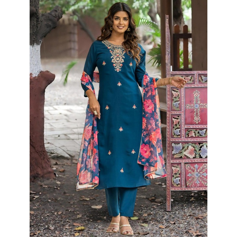 Navlik Floral Embroidered Round Neck Straight Thread Work Kurta With Trousers & Dupatta