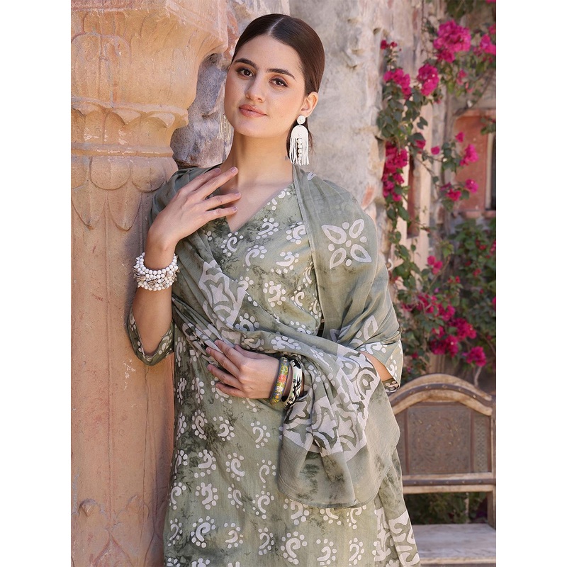 Taavi Ethnic Motifs Batik Printed Straight Kurta with Trouser & Dupatta