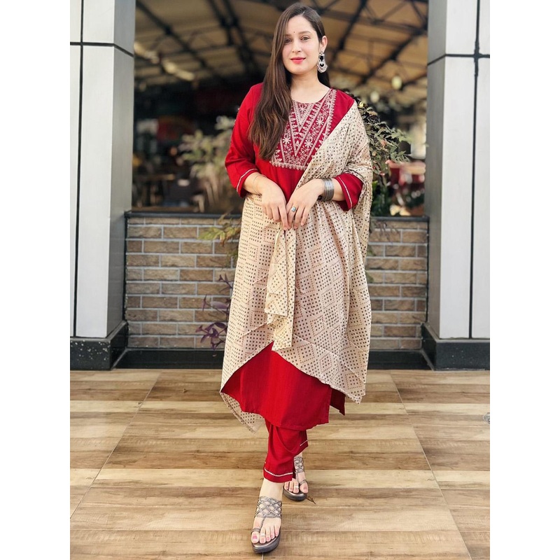 VredeVogel Floral Yoke Design Regular Sequinned Kurta With Trousers & Dupatta