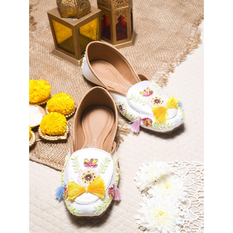 Try Me Women Embellished Mojaris