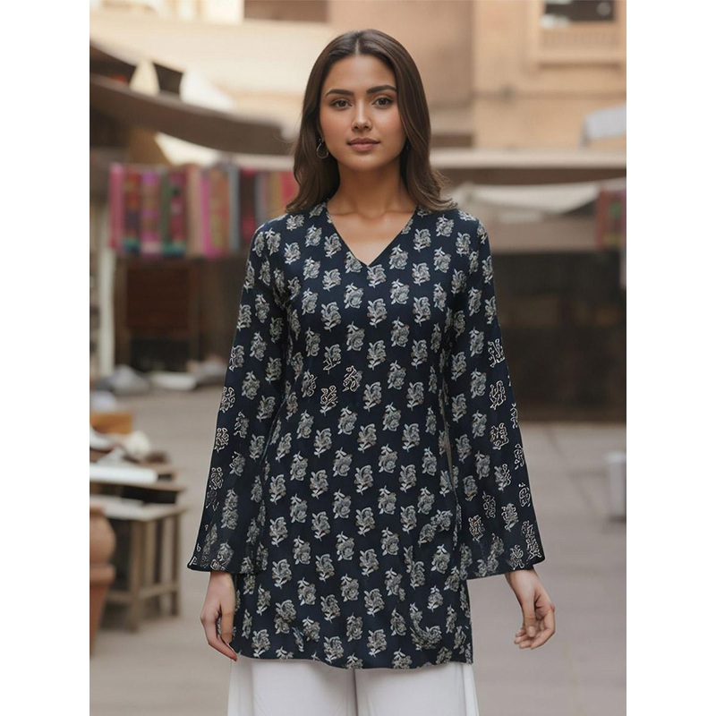 GoSriKi Ethnic Motifs Printed V-Neck Straight Kurti