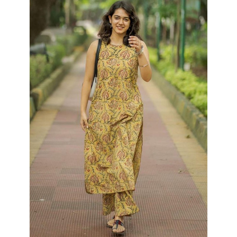 GoSriKi Floral Printed Straight Kurta with Trousers