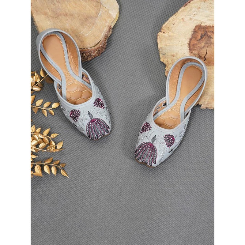 DFR Women Embellished Ethnic Slip-On Mojaris