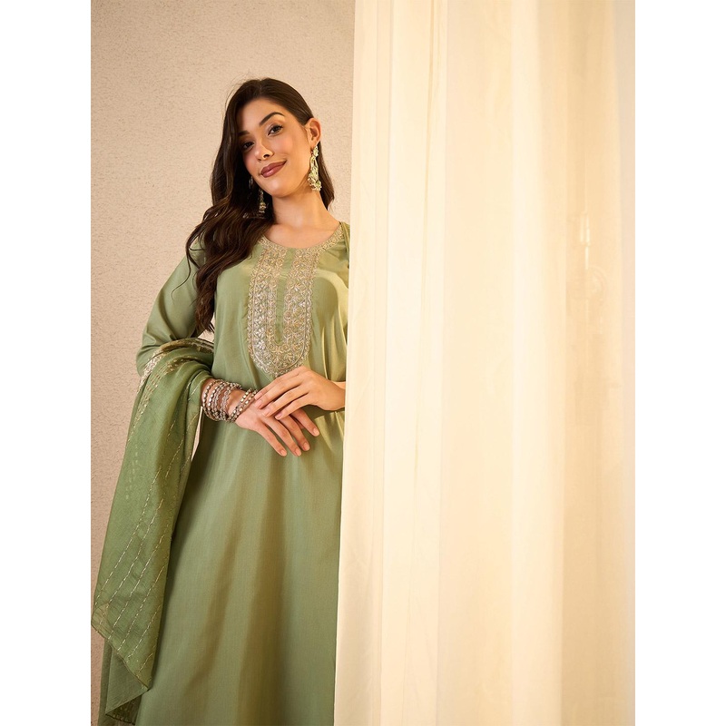 Royal Export Floral Embroidered Round Neck Straight Kurta With Trousers & Dupatta