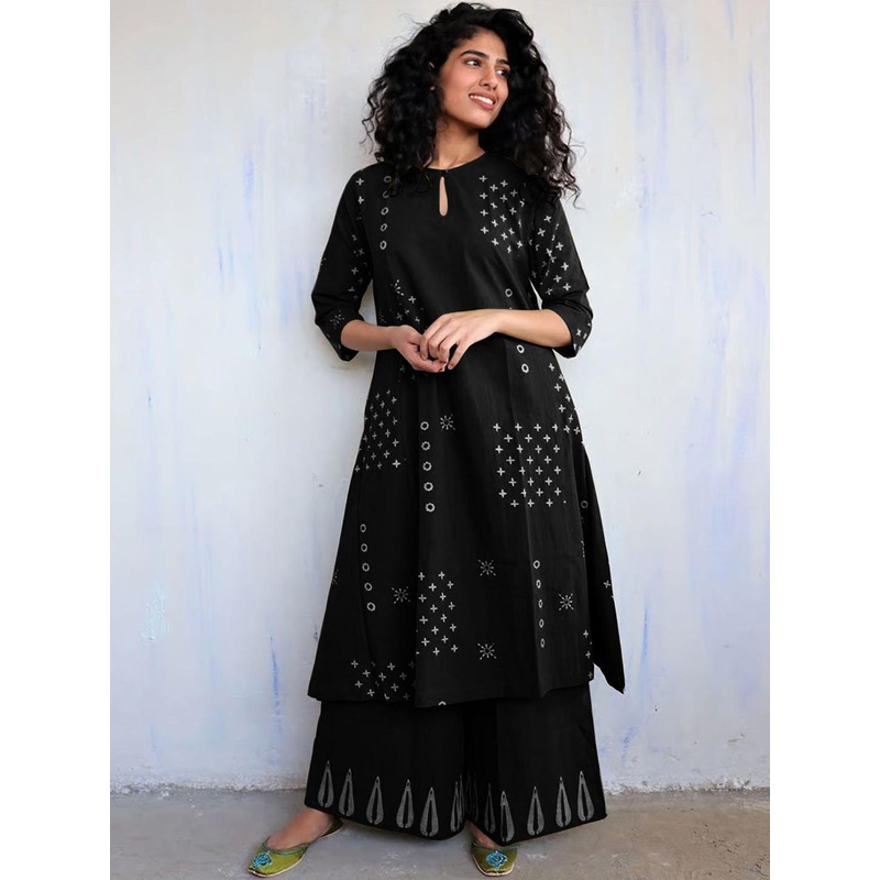Aaghnya Women Black Kurta Sets