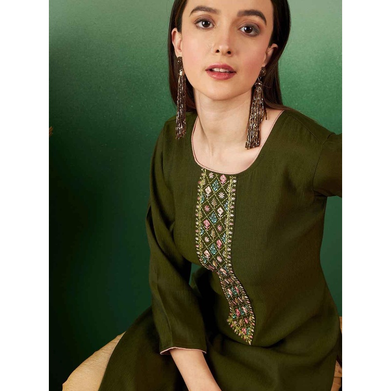 Sangria Yoke Design Embroidered Round Neck Three-Quarter Sleeves Straight Kurta