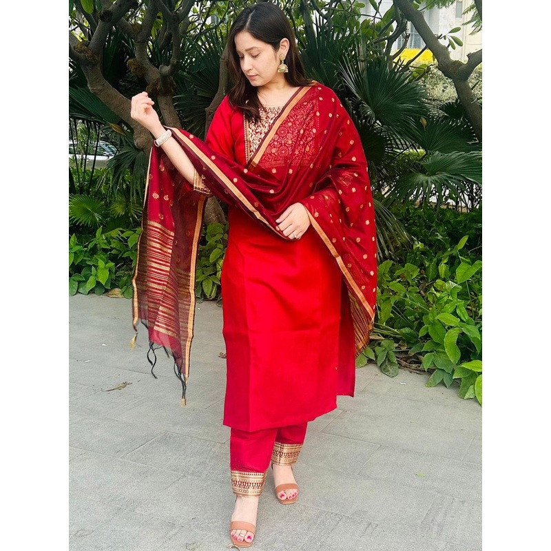 VredeVogel Floral Yoke Design Foil Printed Straight Kurta With Trouser And Dupatta