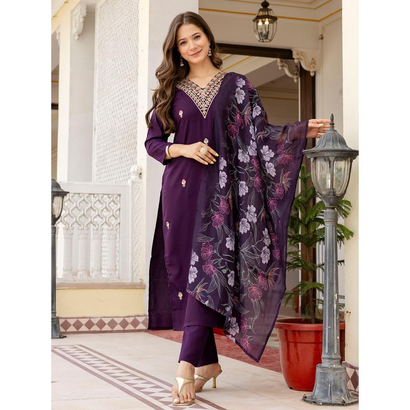 Navlik Women Ethnic Motifs Embroidered Regular Chikankari Kurta & Trousers & Dupatta