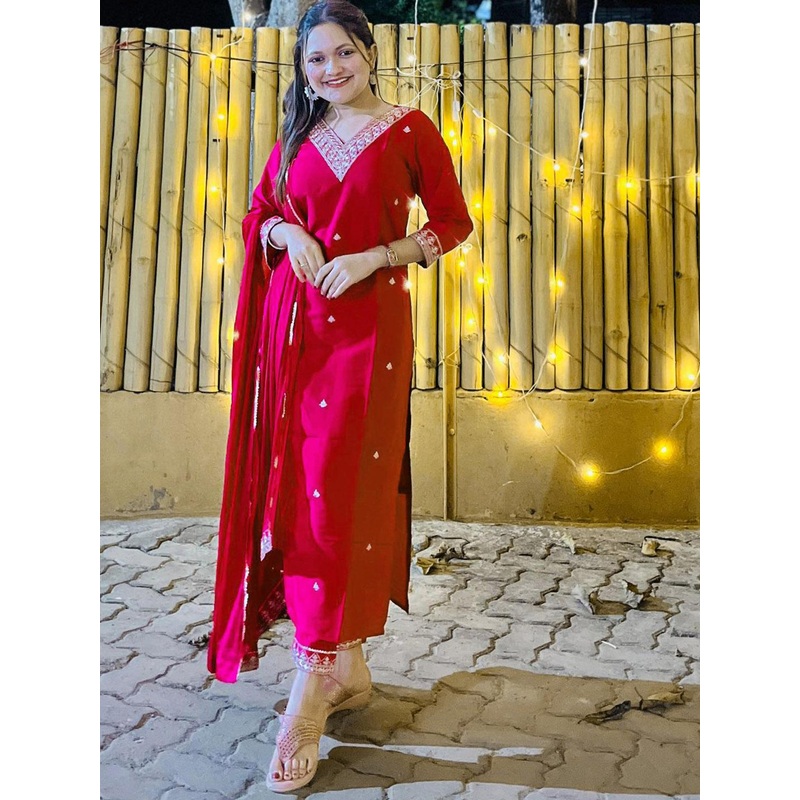 VredeVogel Floral Embroidered V-Neck Thread Work Straight Kurta With Trouser And Dupatta